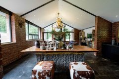 广场汇聚了国表里200多家出名的家具